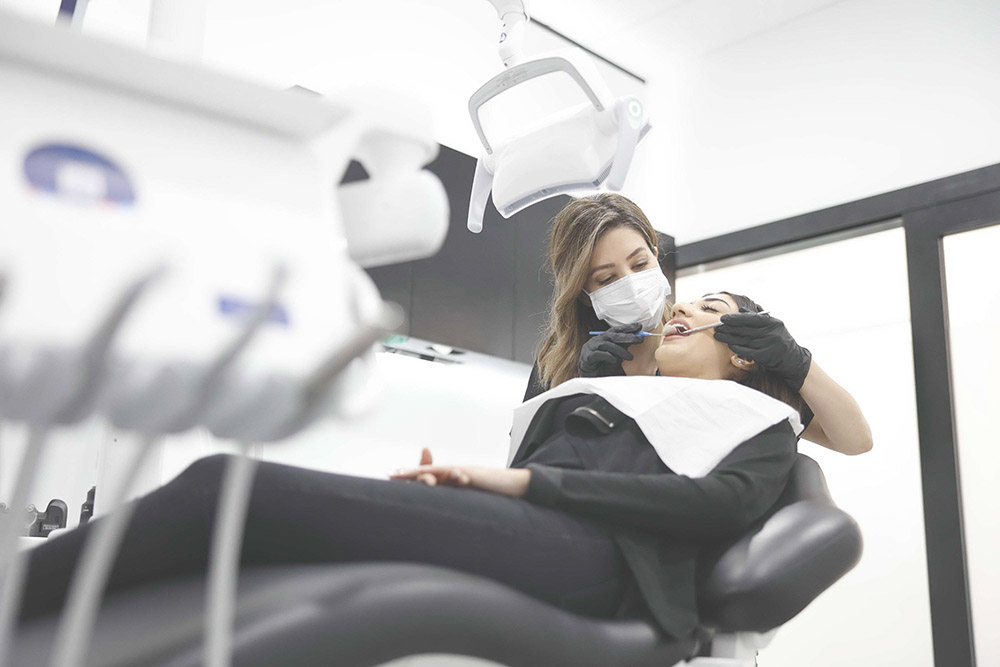 https://www.luxdental.com.au/wp-content/uploads/2021/04/slide1-3.jpg